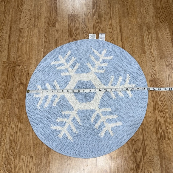 St. Nicholas Square Blue Snowflake Round Rug - Picture 3 of 5